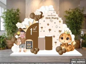 File Thiết Kế Backdrop Thôi Nôi Bé Trai Tuổi Tỵ Tông Nâu Be Ấm Áp – DMG 2609034